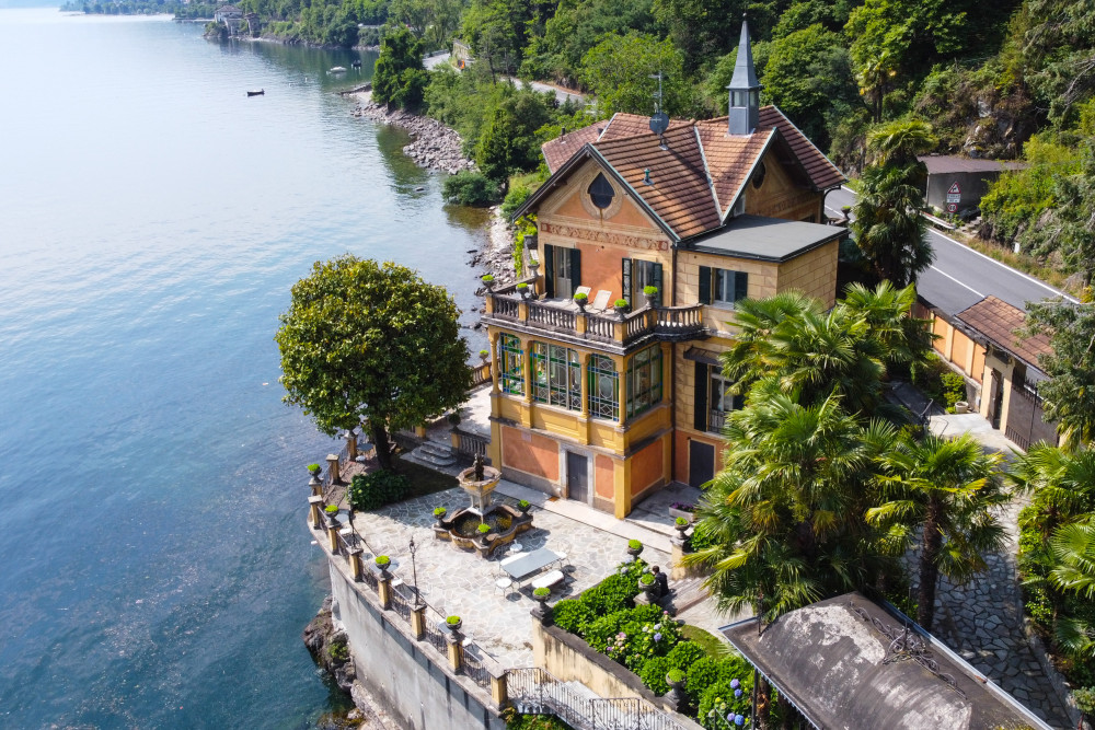 Exclusive villa facing Lake Maggiore