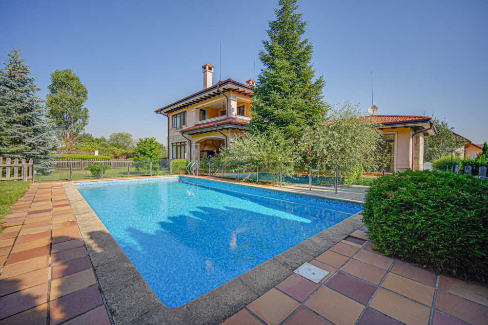Luxury house with pool for rent in Dragalevtsi
