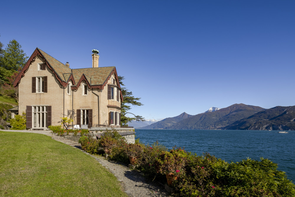Magnificent Victorian-style villa on Lake Como
