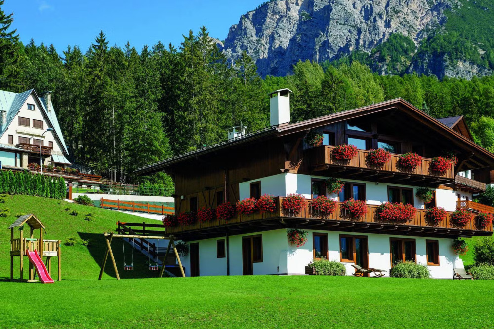 Luxurious, modern chalet in the heart of the Dolomites