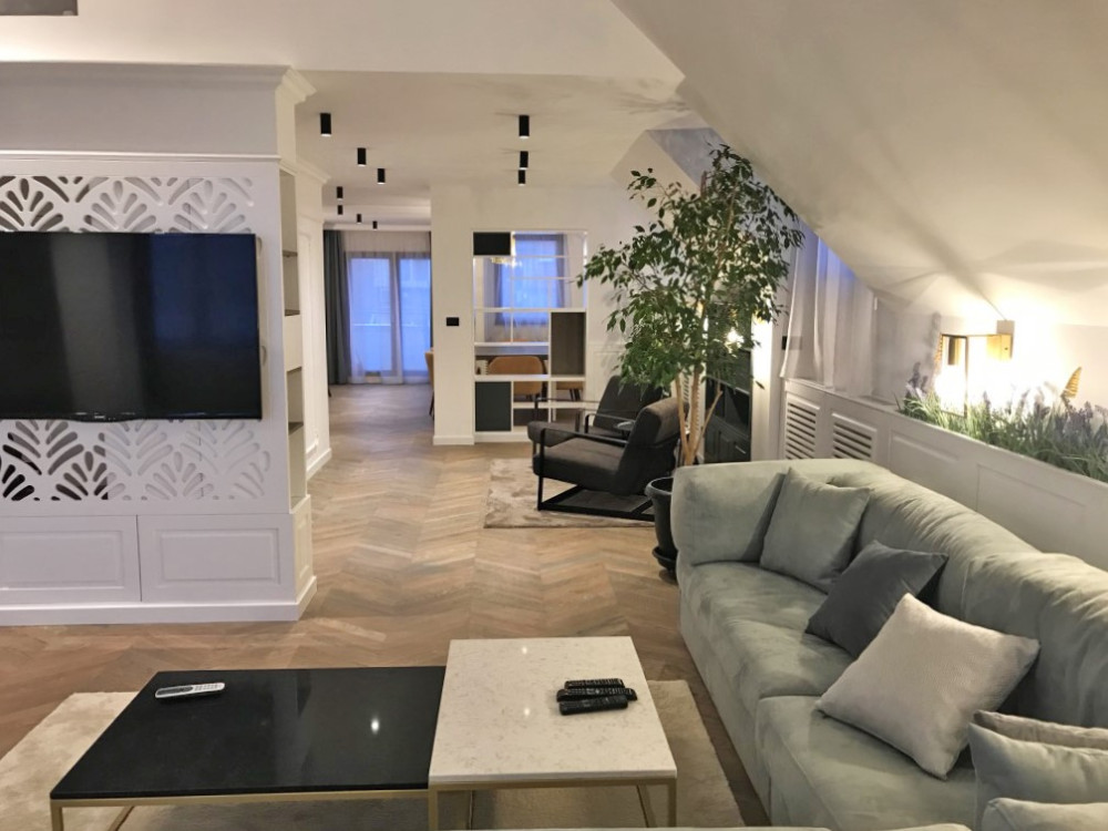 Тризонет със страхотна панорамна тераса към Витоша и града в кв.Яворов под наем