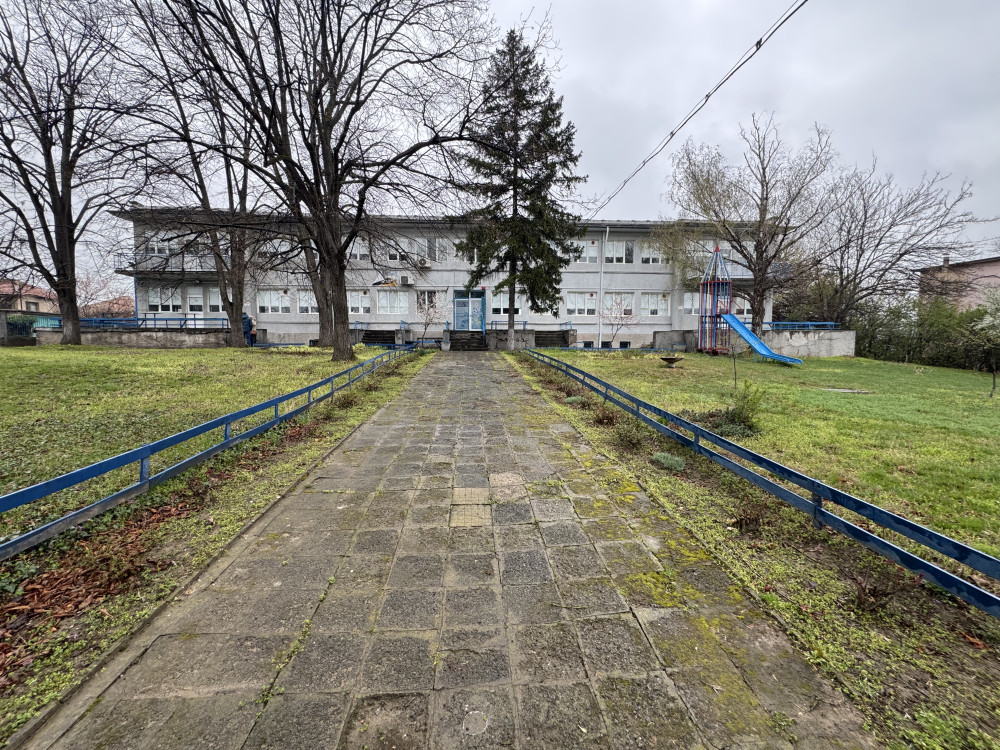 Manufacturing complex with the potential for immediate reactivation in the city of Lom, for sale