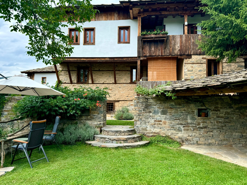 Operating guest house in the village of Kovachevitsa for sale